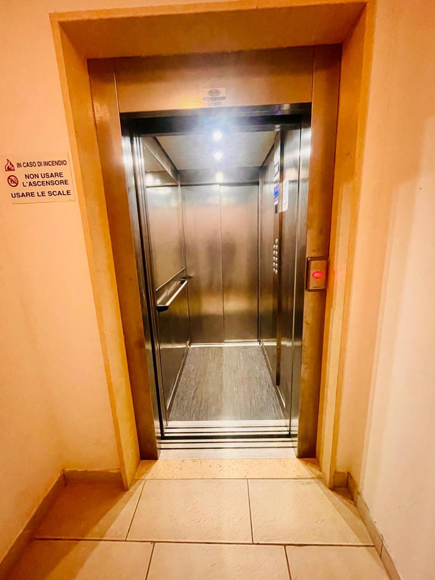 萨莱诺Casa Adele公寓 外观 照片